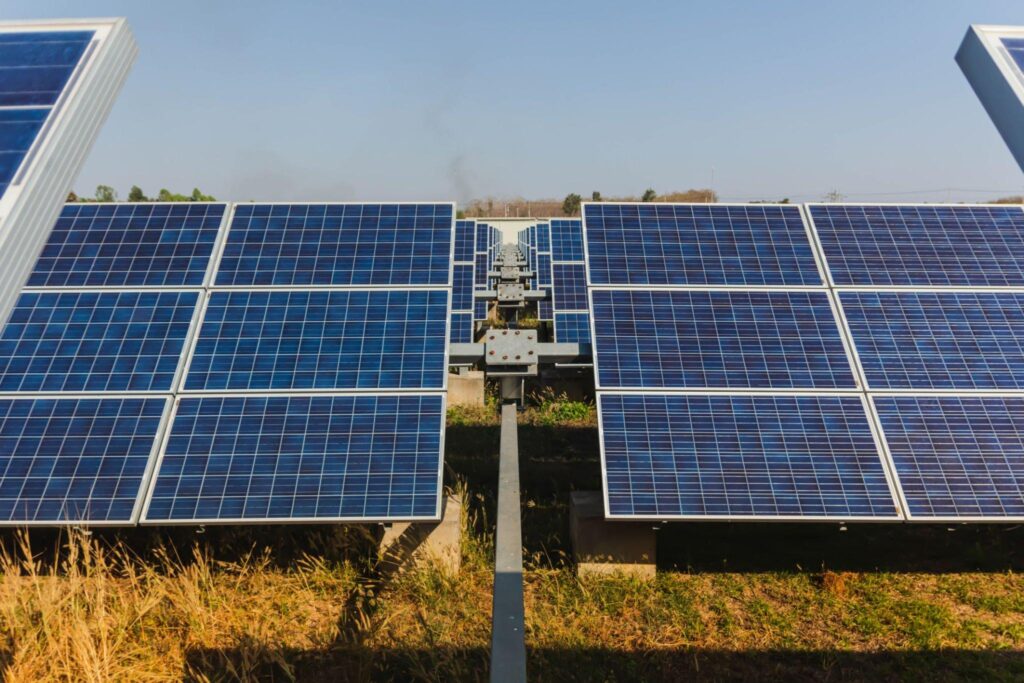 Dampak Lingkungan Pembuatan Panel Surya: Melihat Sisi Lain dari Koin Energi Terbarukan - Bagaimana Panel Surya Diproduksi dan Dampaknya Terhadap Lingkungan