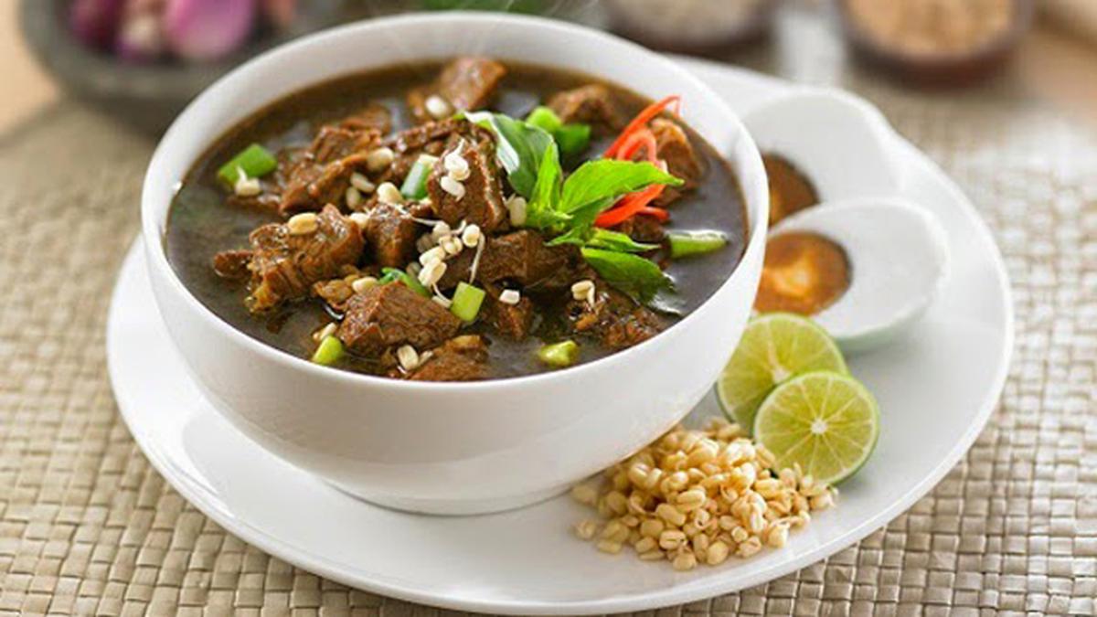 Rawon Iga: Ketika Makanan Tradisional Bertemu Hidangan Premium