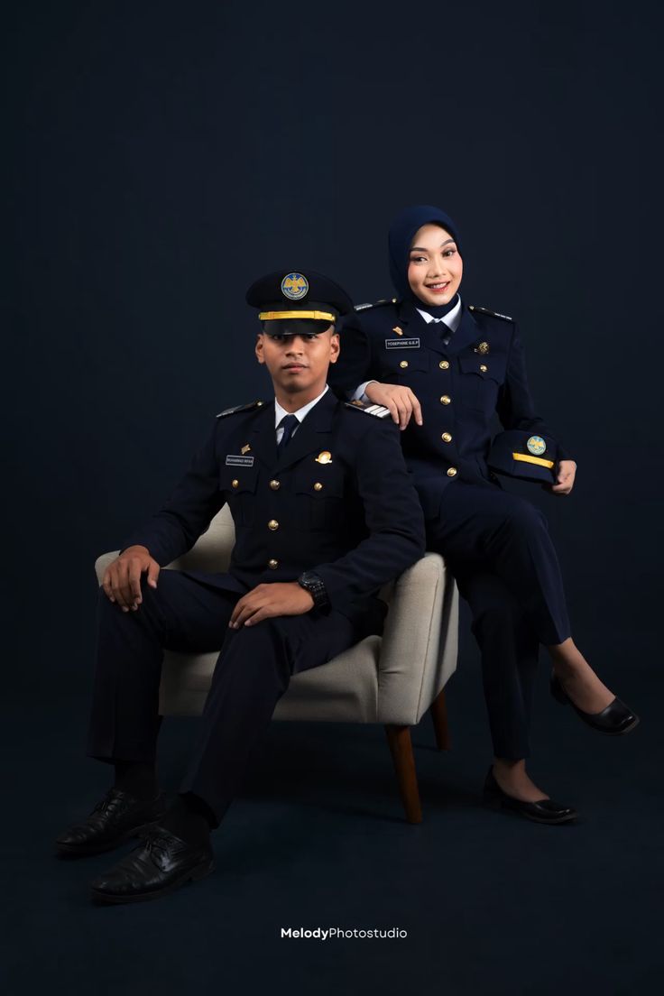  Monokrom Elegan: Satu Warna, Seribu Wibawa
