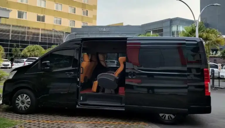 Hiace Premio Luxury