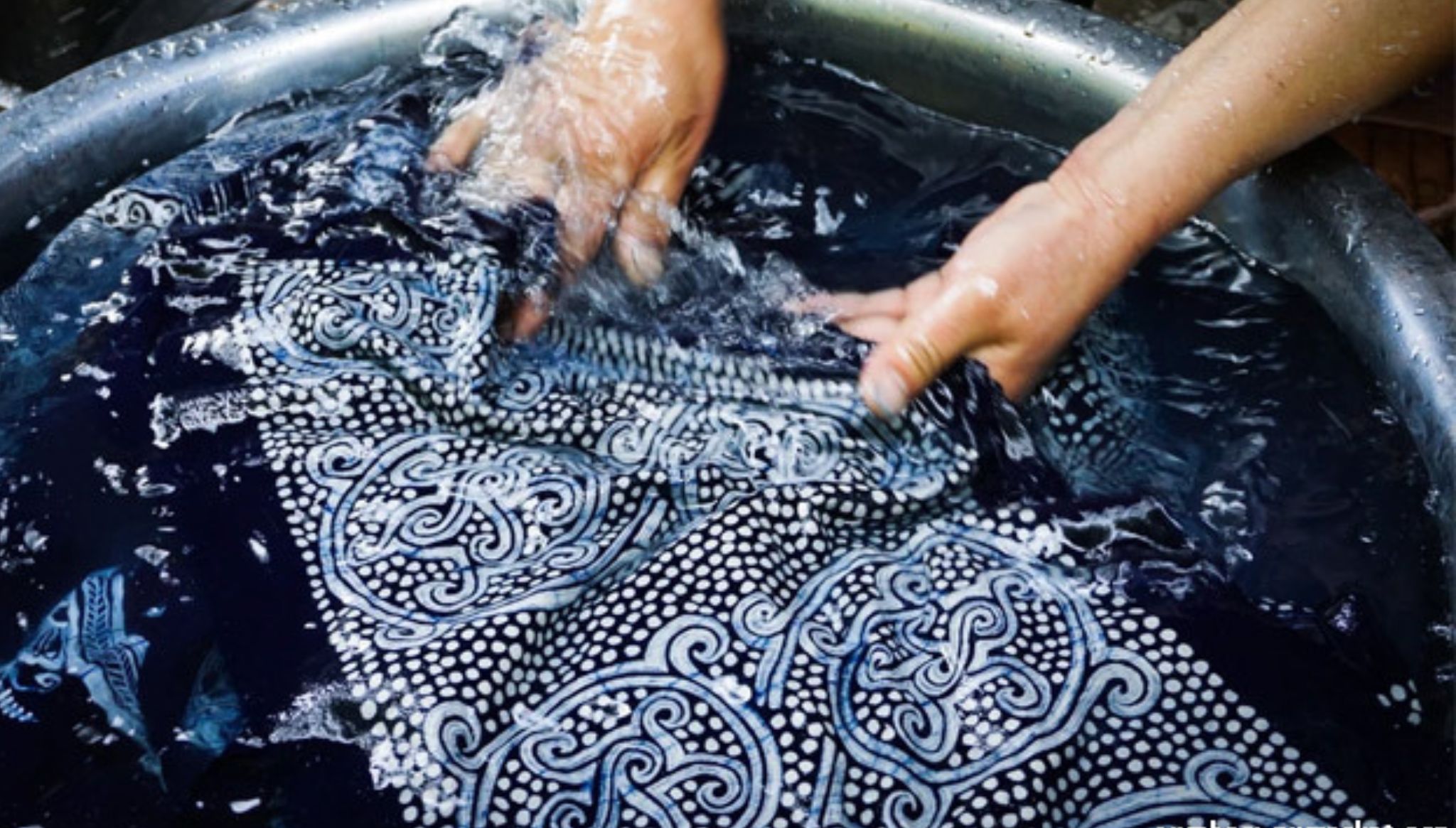 Tips Mencuci Baju Batik Agar Warna Tidak Luntur
